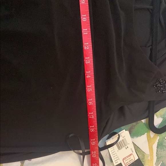 Elegant Black Sleeveless Dress - Picture 7 of 7